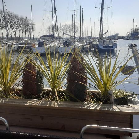 Magnifique Bateau Maison Hotel Ouistreham Kültér fotó