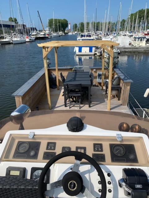Magnifique Bateau Maison Hotel Ouistreham Kültér fotó
