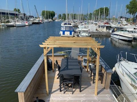 Magnifique Bateau Maison Hotel Ouistreham Kültér fotó